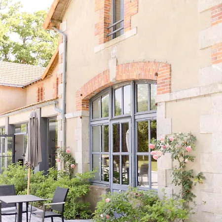 Отель Domaine De Brandois 2*